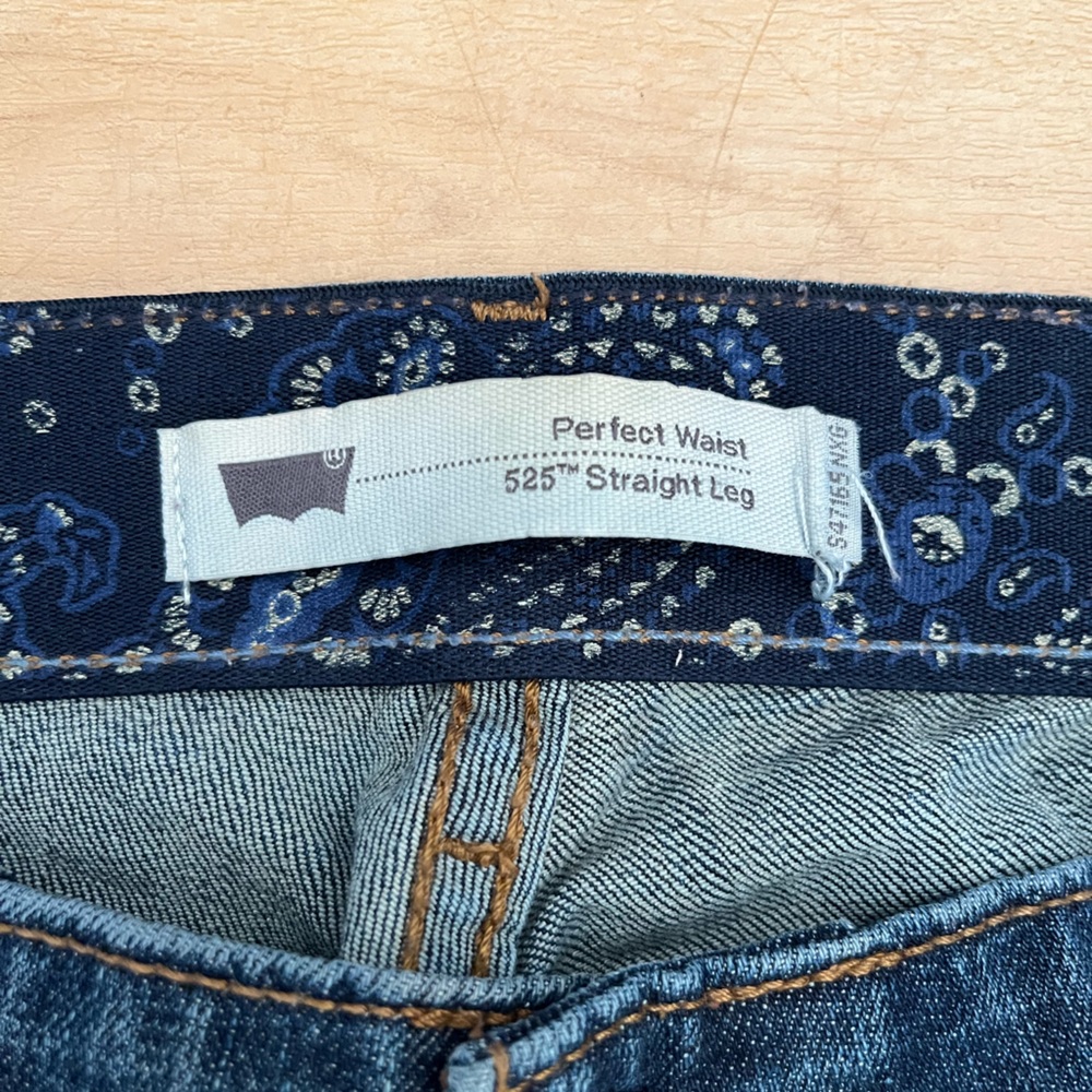 Women’s Levi’s 525 Straight Leg - Picture 15 of 15